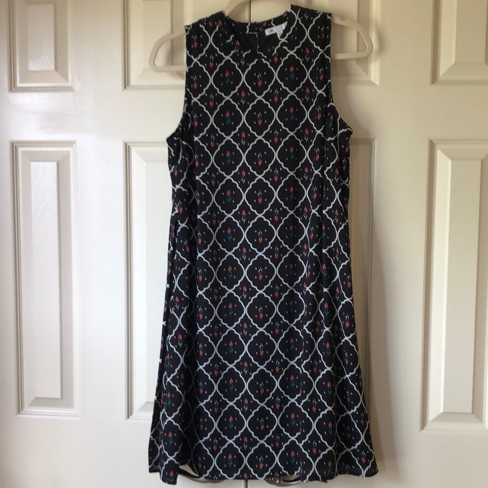 Shift dress with Keyhole back
